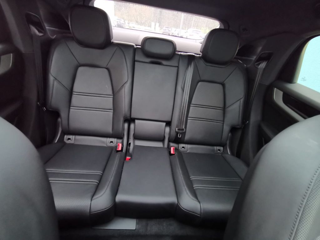 Porsche Cayenne 2025