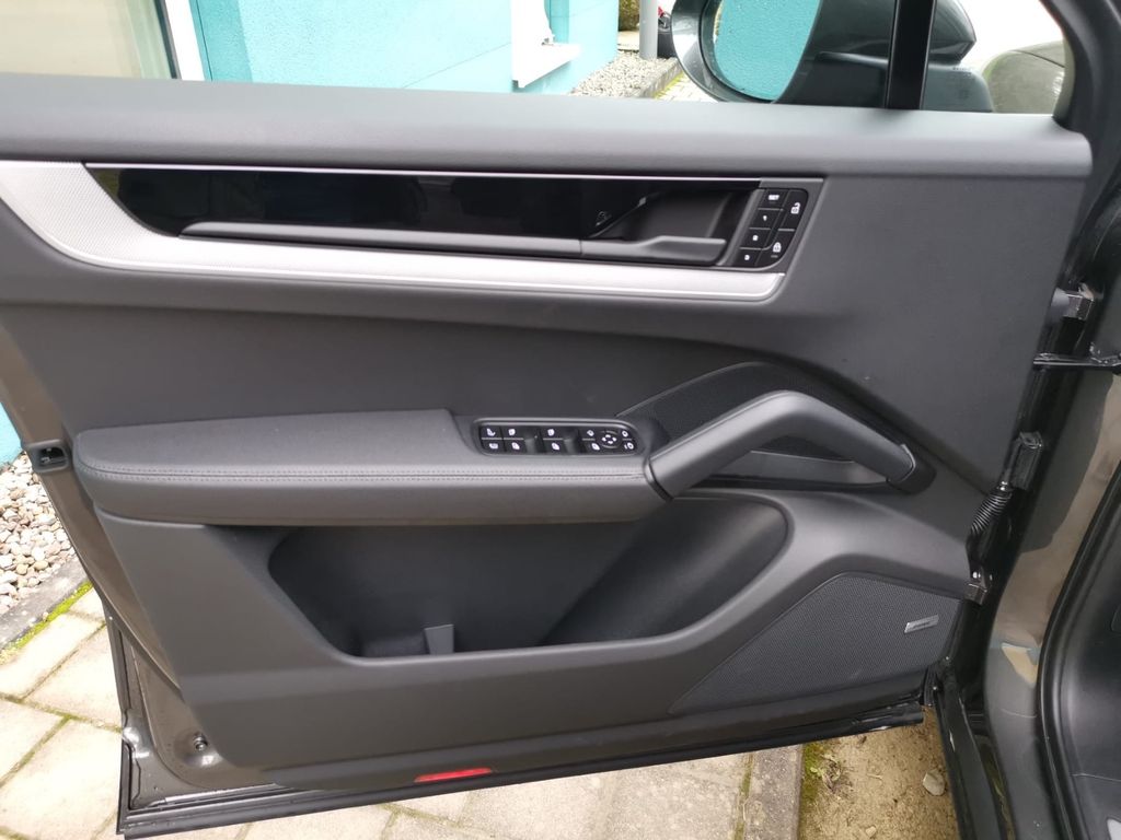 Porsche Cayenne 2025