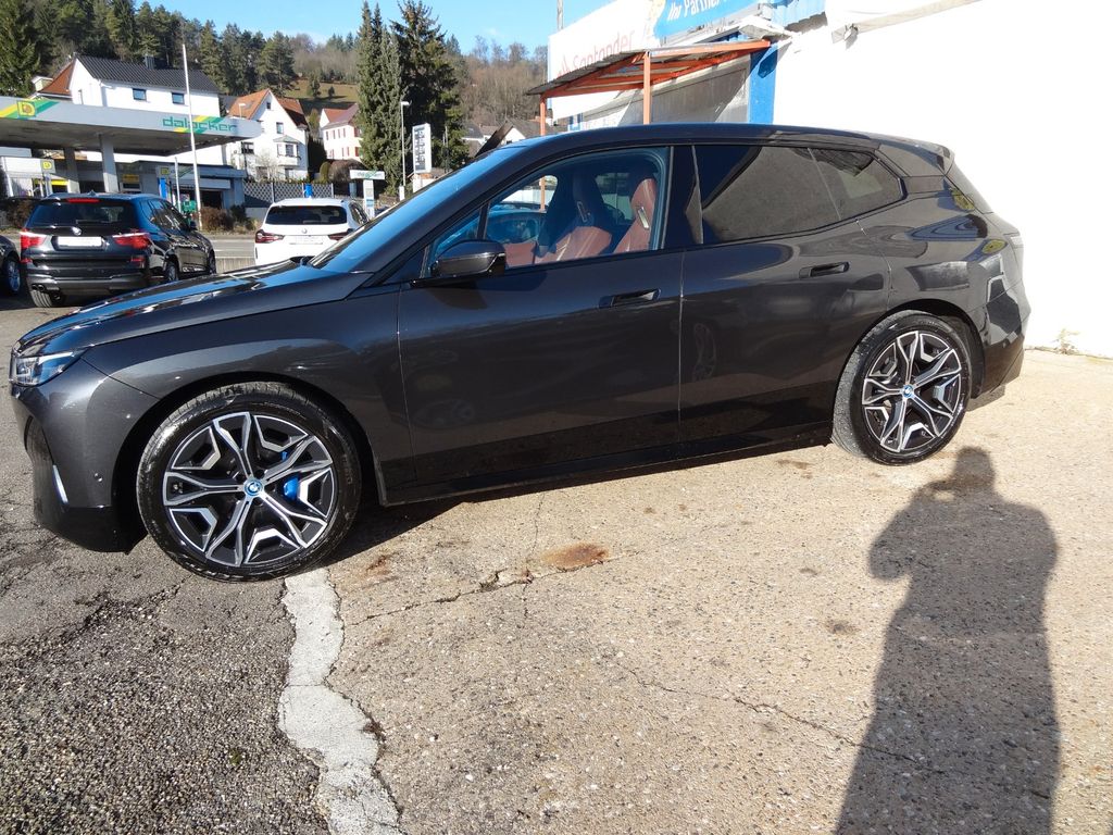 BMW iX 2021
