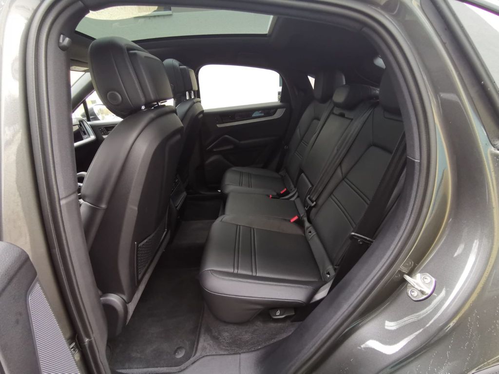 Porsche Cayenne 2025