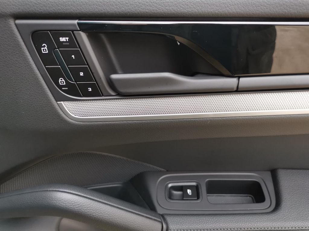 Porsche Cayenne 2025