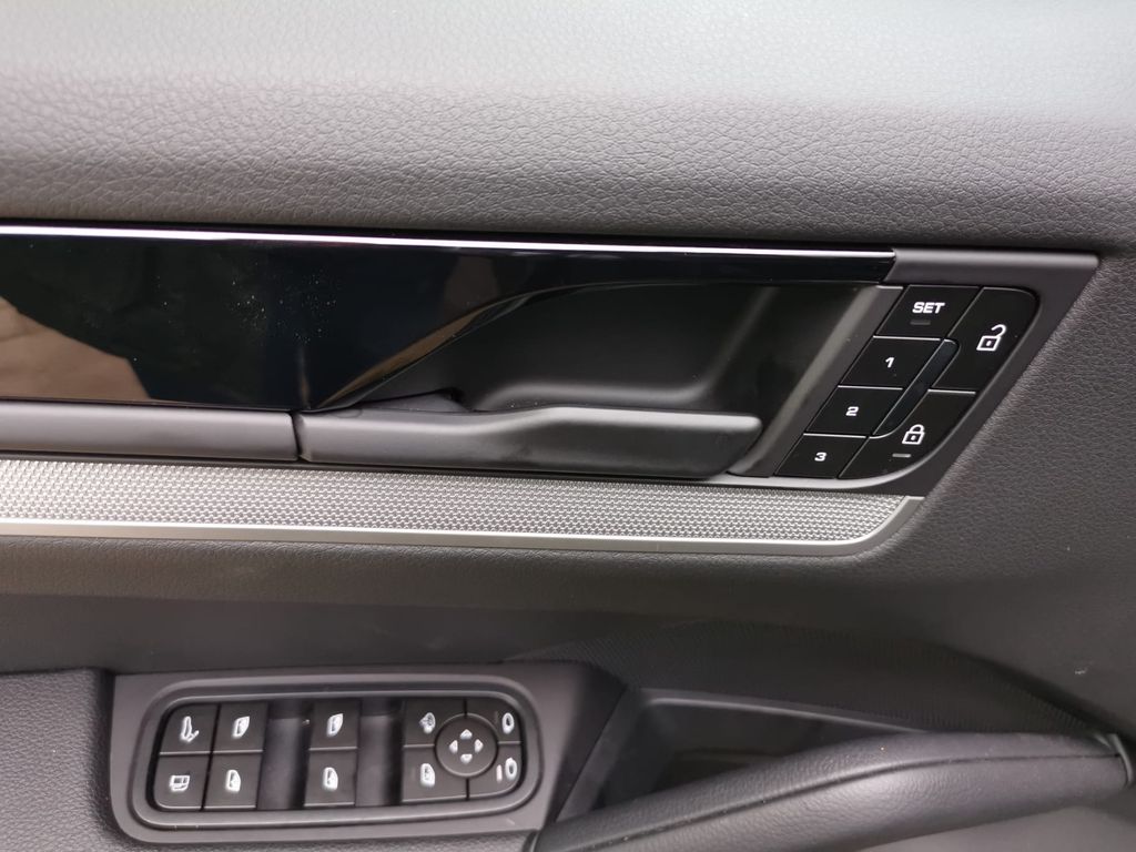 Porsche Cayenne 2025