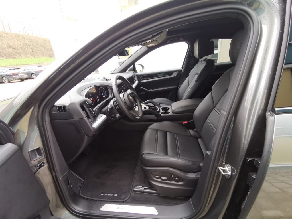 Porsche Cayenne 2025