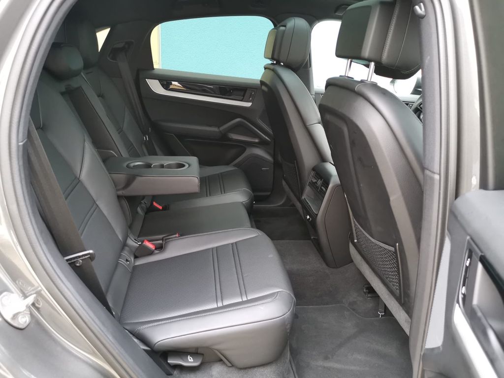 Porsche Cayenne 2025