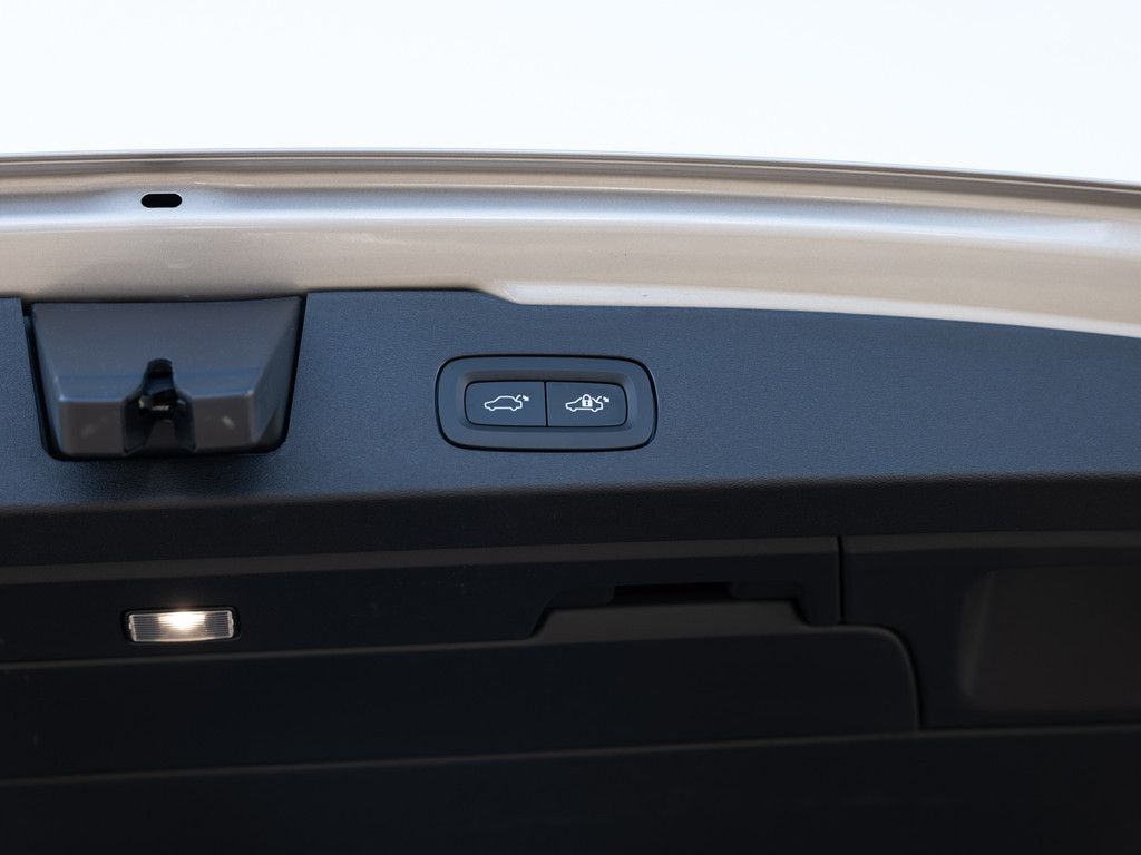 Volvo V60 Cross Country 2023