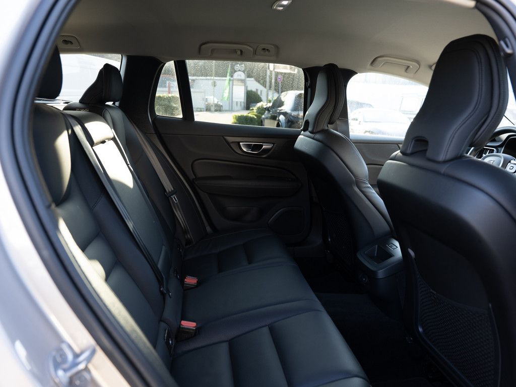 Volvo V60 Cross Country 2023