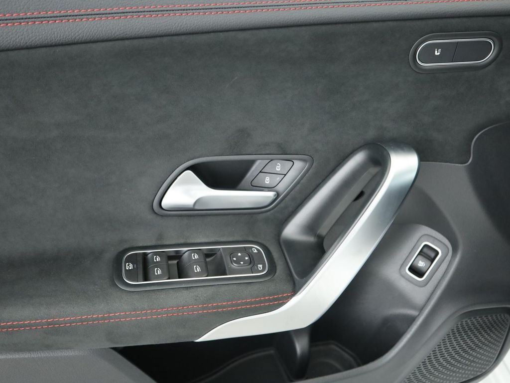 Mercedes-Benz CLA 200 2021