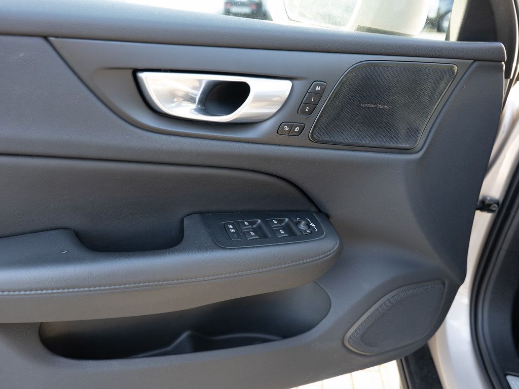 Volvo V60 Cross Country 2023