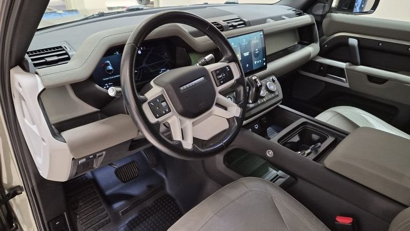 Land Rover Defender 2021