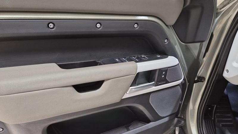 Land Rover Defender 2021