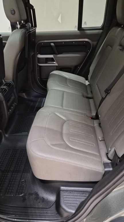 Land Rover Defender 2021