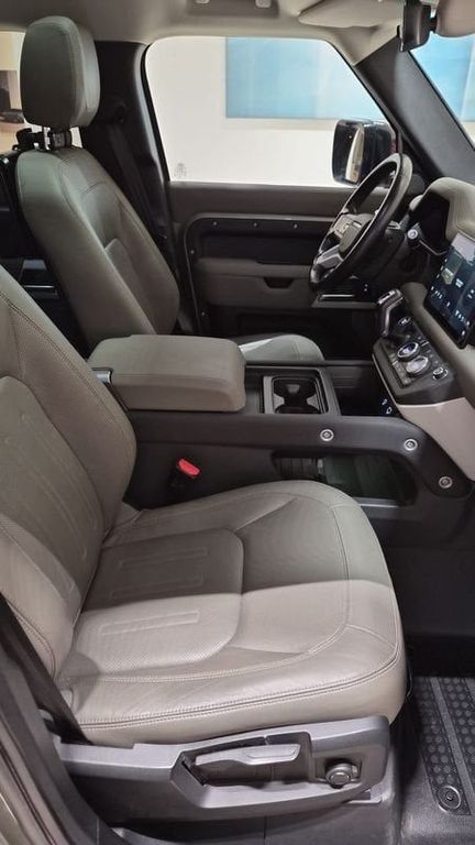 Land Rover Defender 2021