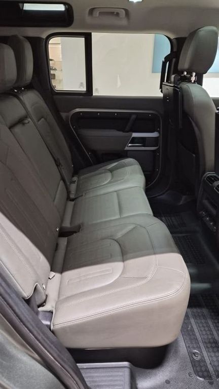 Land Rover Defender 2021