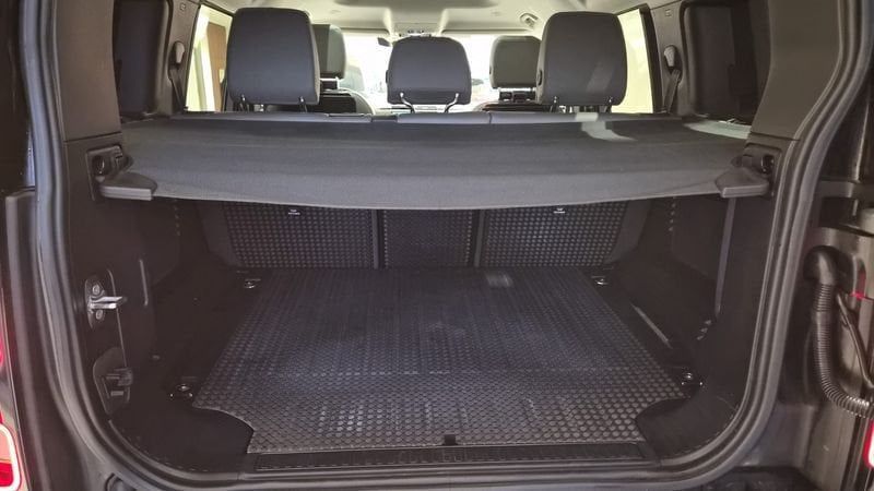 Land Rover Defender 2021