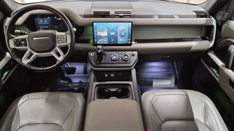 Land Rover Defender 2021