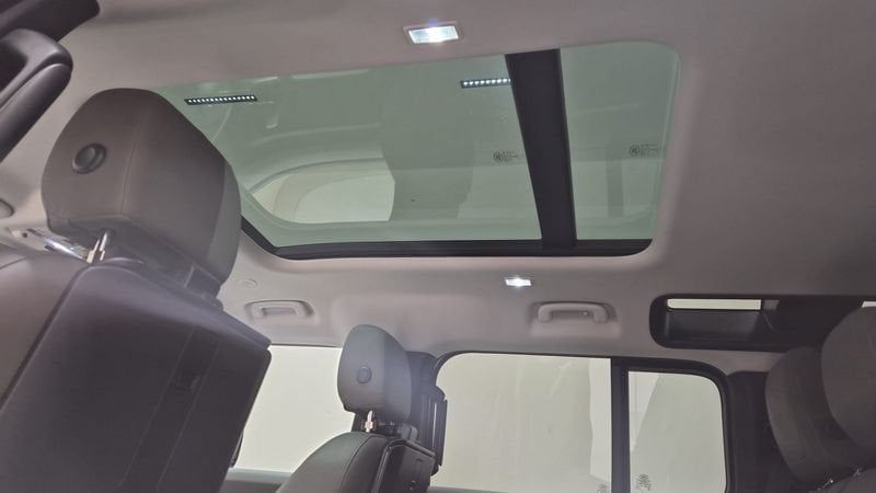 Land Rover Defender 2021