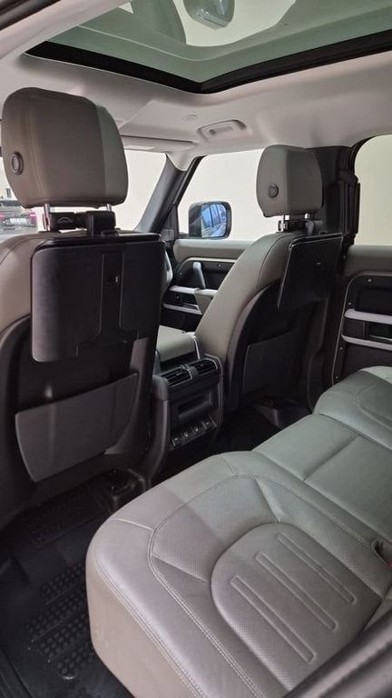 Land Rover Defender 2021