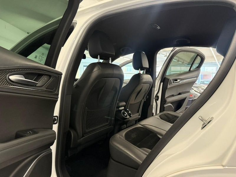 Alfa Romeo Stelvio 2021