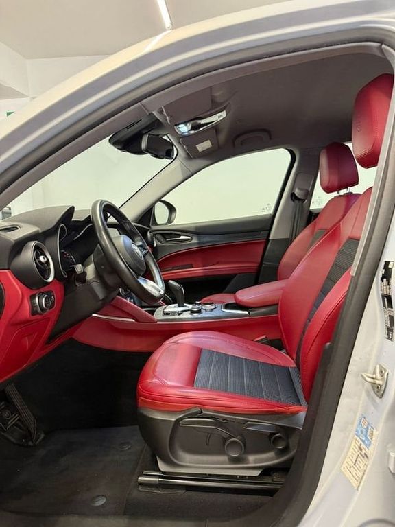 Alfa Romeo Stelvio 2021