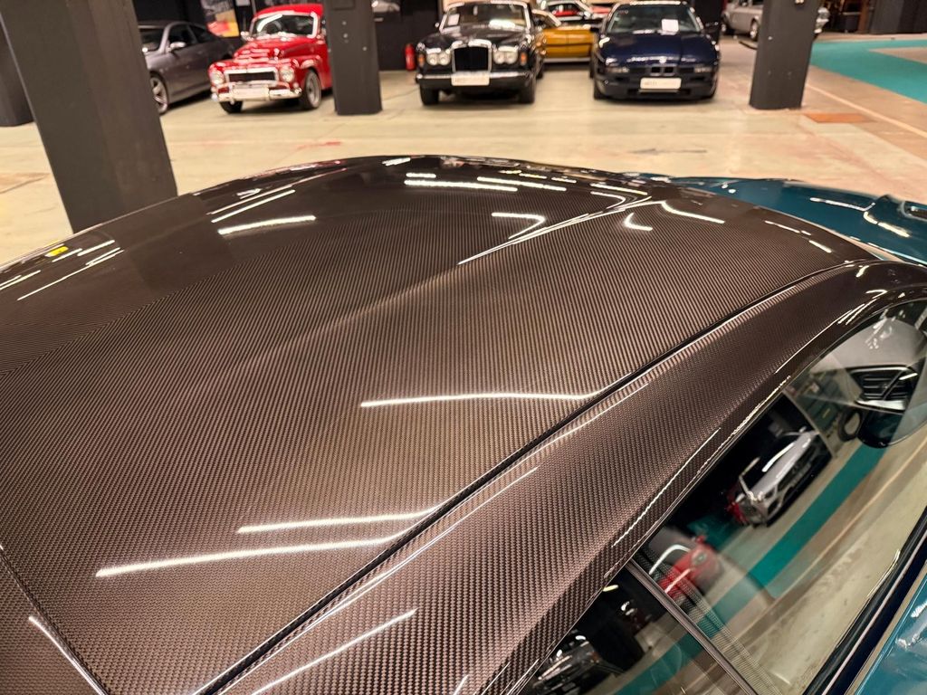 Aston Martin DBS 2022
