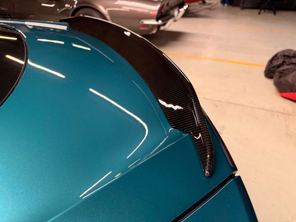 Aston Martin DBS 2022