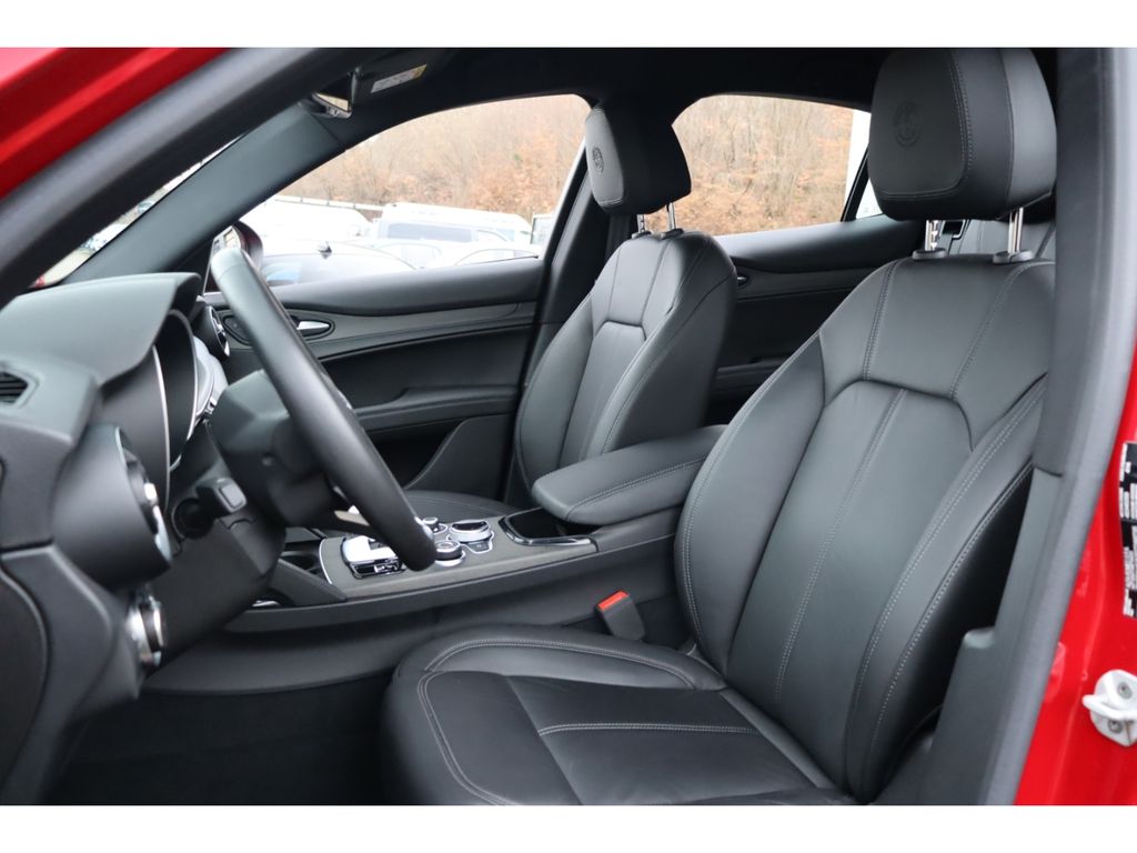 Alfa Romeo Stelvio 2023
