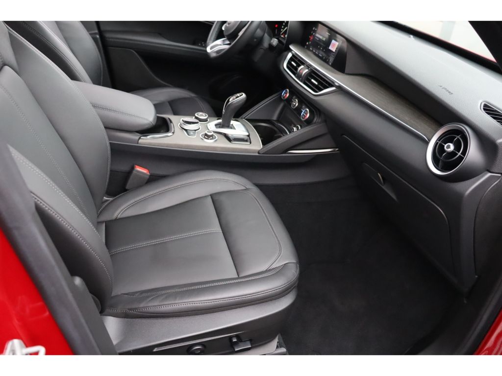 Alfa Romeo Stelvio 2023