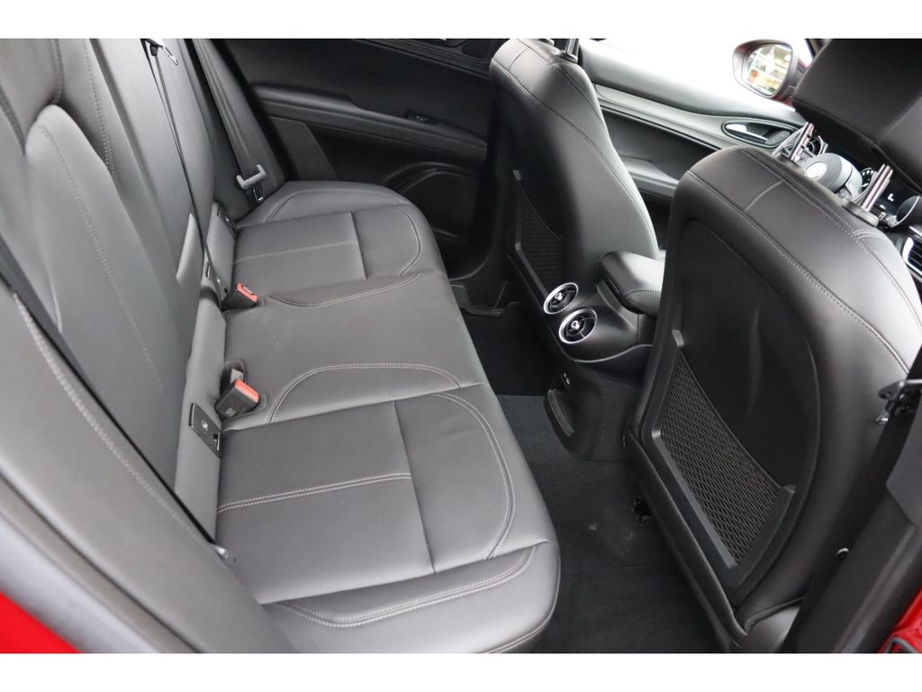 Alfa Romeo Stelvio 2023