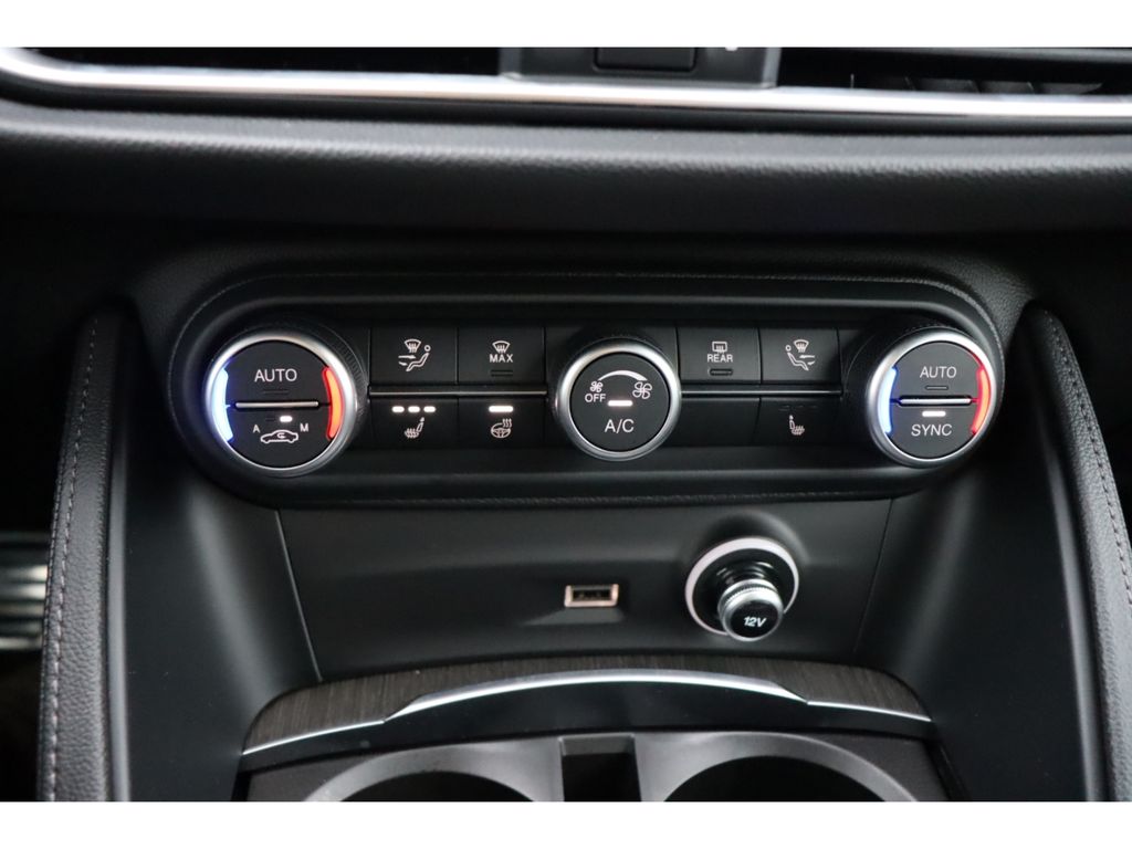 Alfa Romeo Stelvio 2023