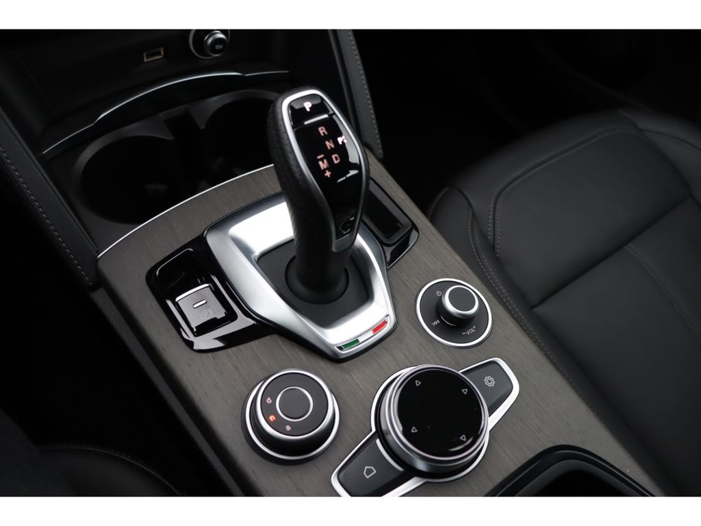 Alfa Romeo Stelvio 2023