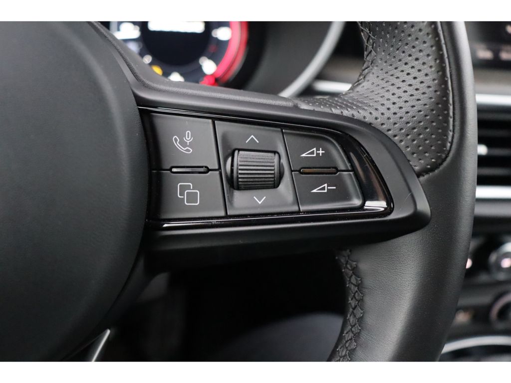 Alfa Romeo Stelvio 2023