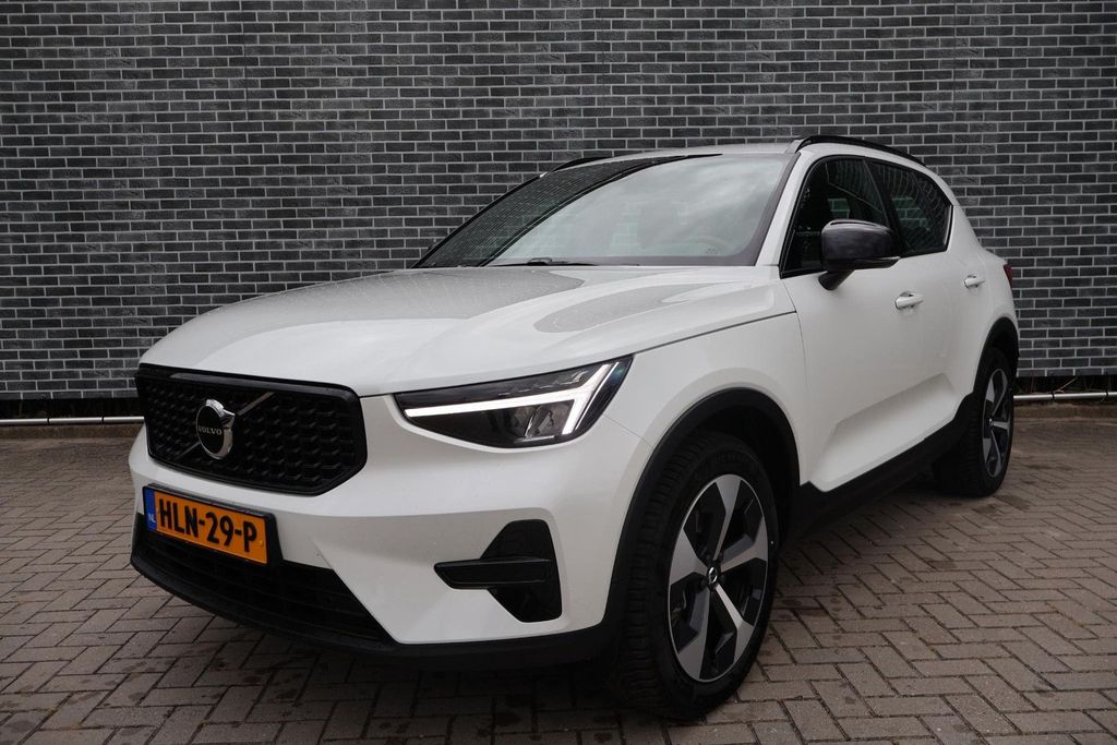 Volvo XC40 2025