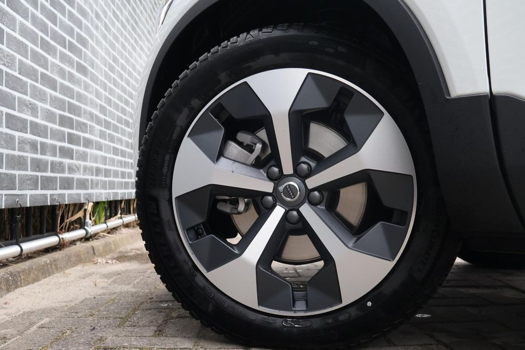 Volvo XC40 2025