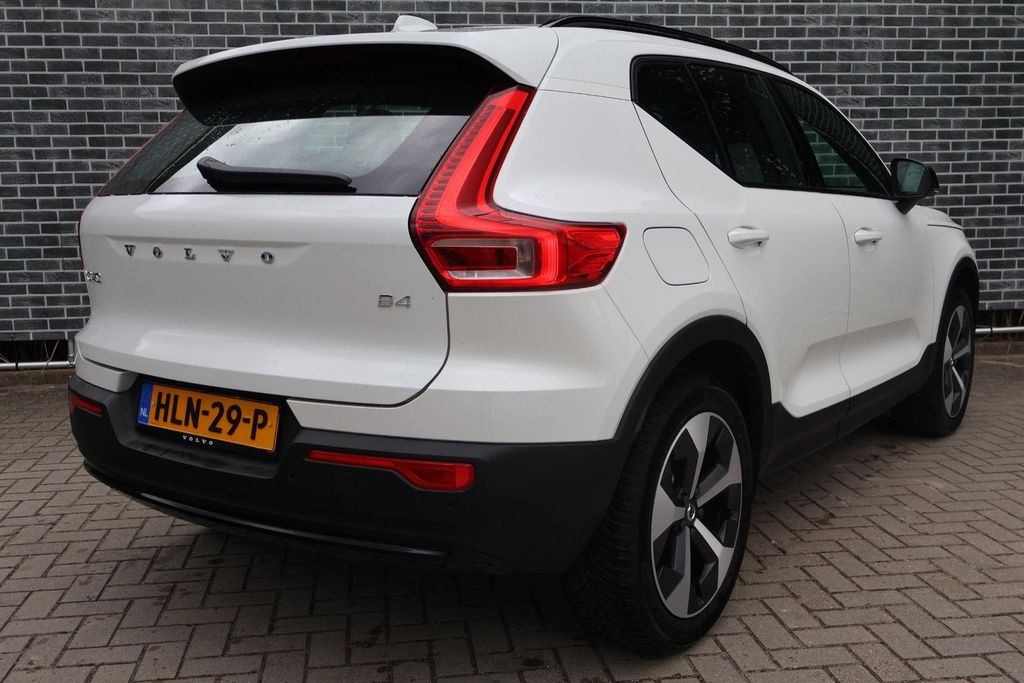 Volvo XC40 2025
