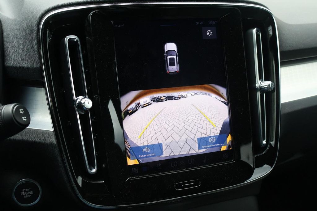 Volvo XC40 2025