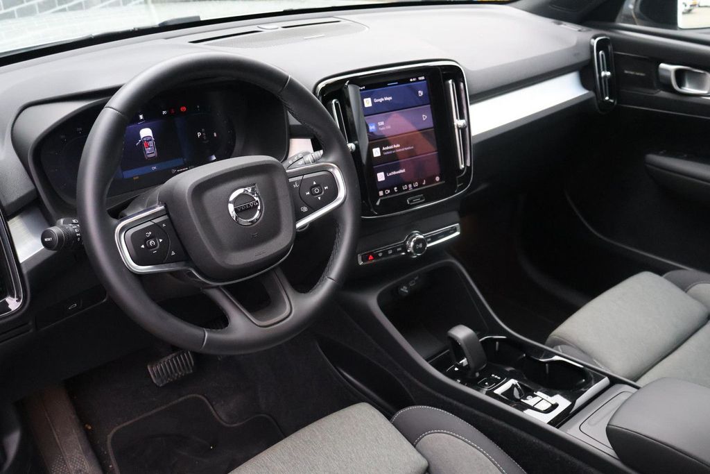 Volvo XC40 2025