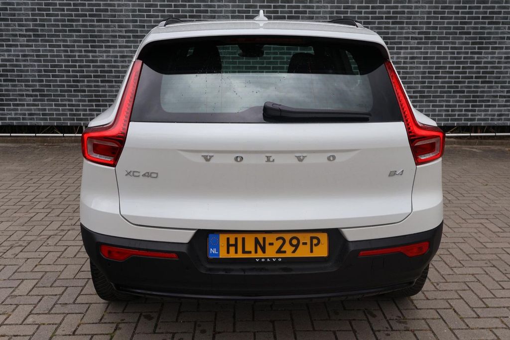 Volvo XC40 2025