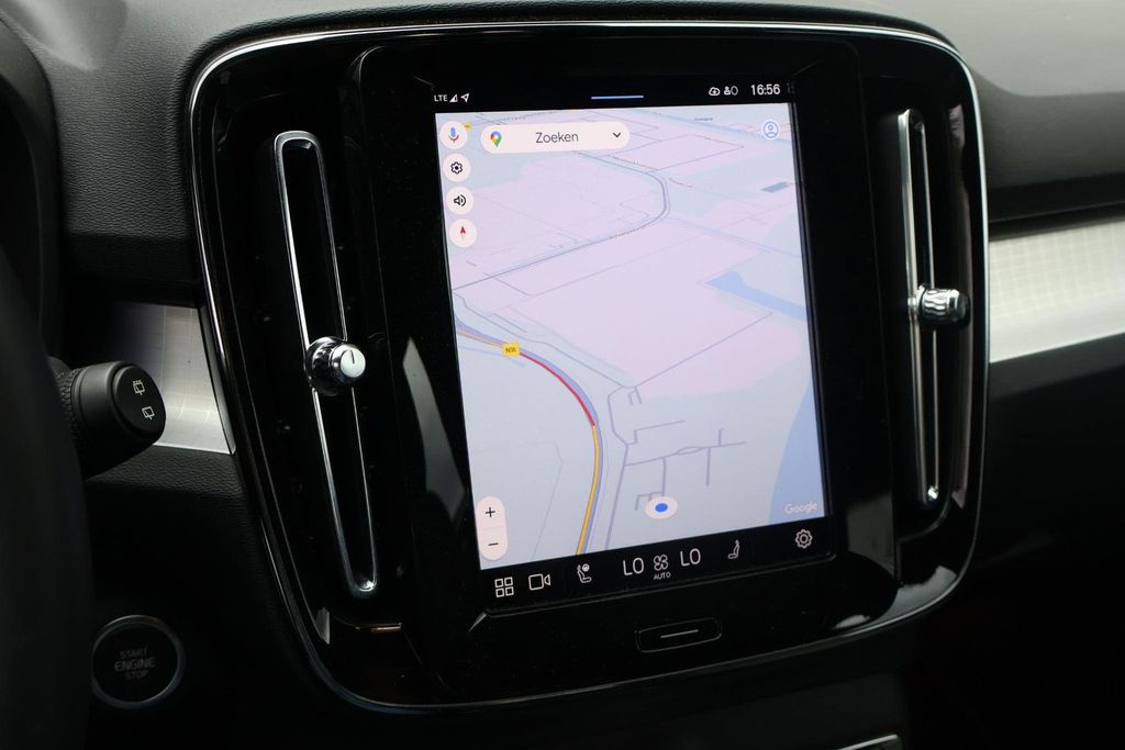 Volvo XC40 2025