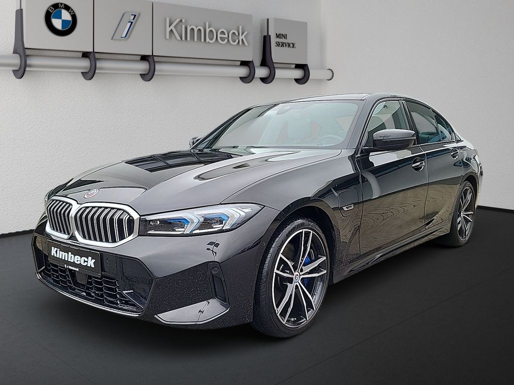 BMW 330 2022