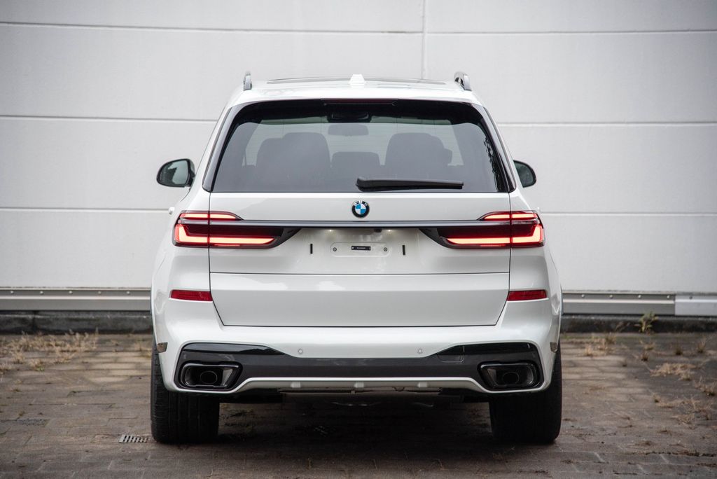 BMW X7 2025