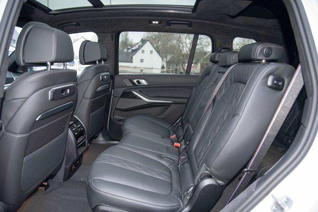 BMW X7 2025