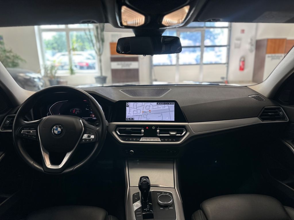 BMW 318 2021