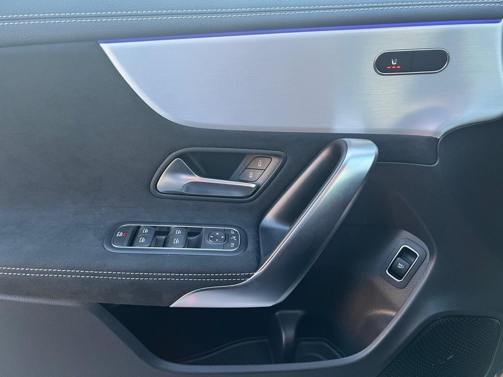 Mercedes-Benz CLA 180 2025