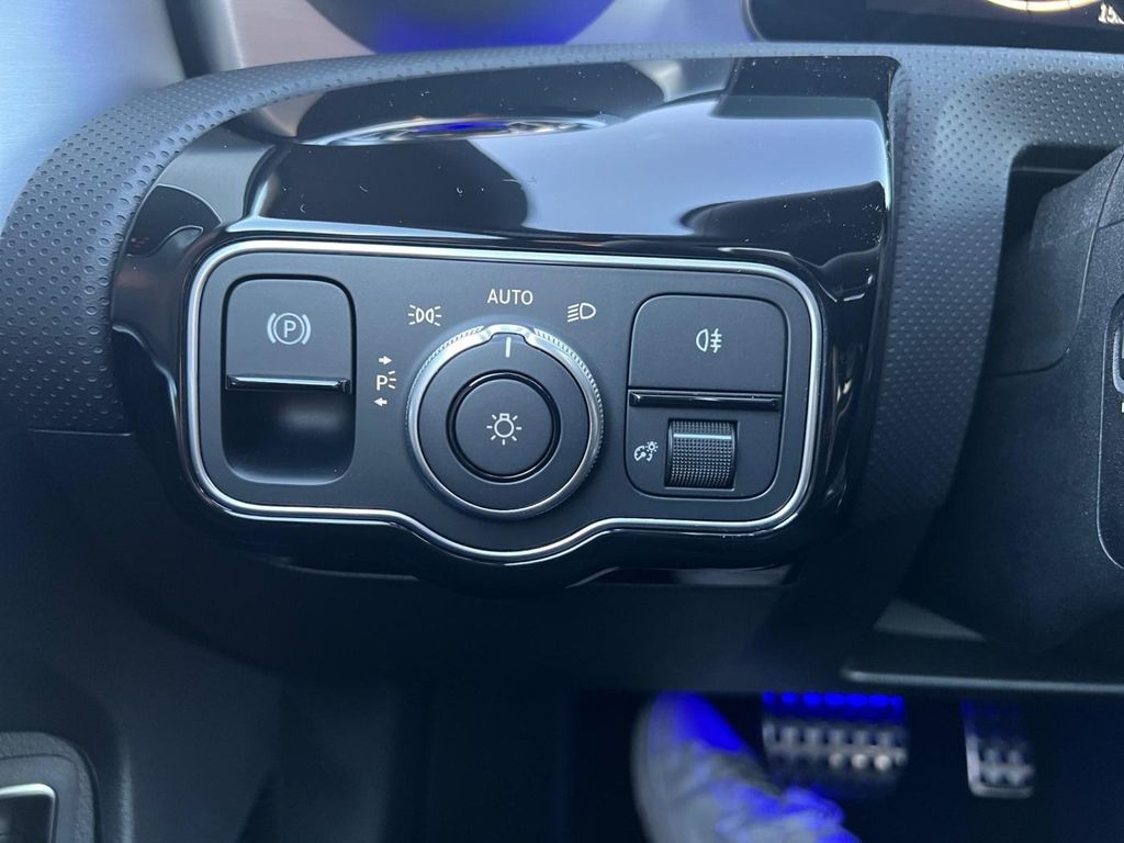 Mercedes-Benz CLA 180 2025