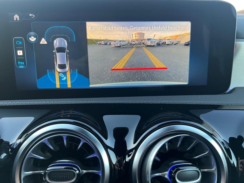 Mercedes-Benz CLA 180 2025