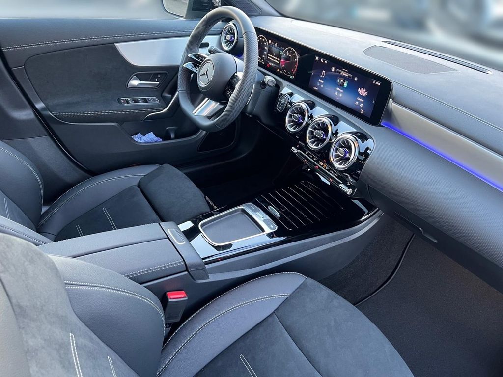 Mercedes-Benz CLA 180 2025