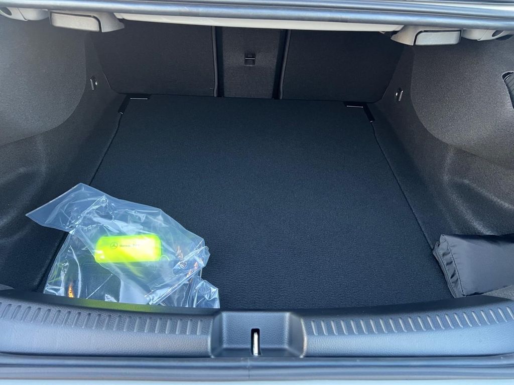 Mercedes-Benz CLA 180 2025