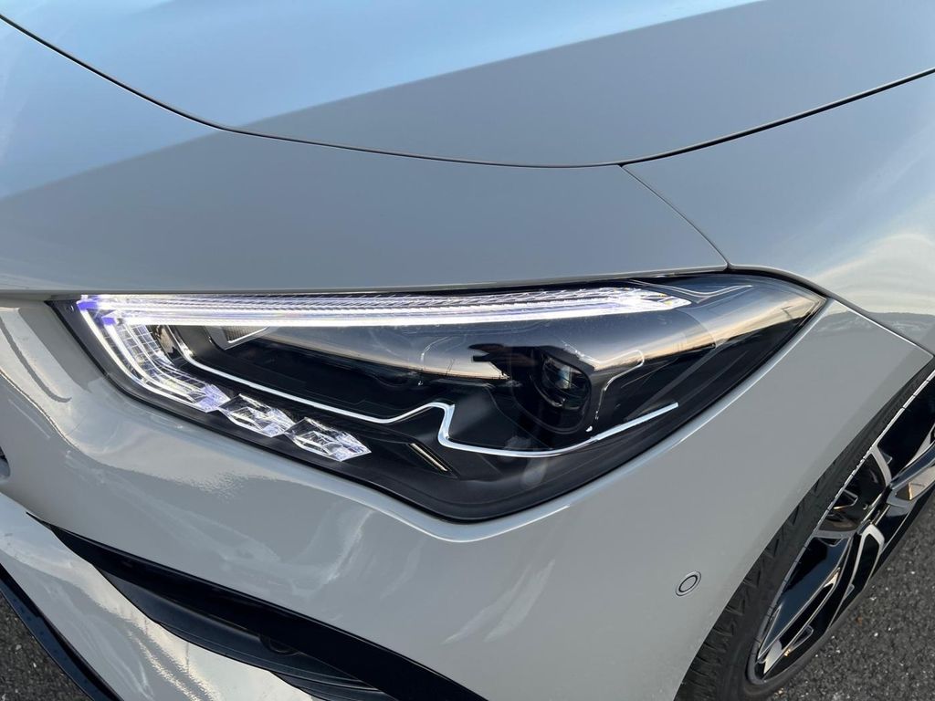 Mercedes-Benz CLA 180 2025