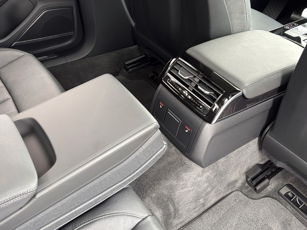 Audi A8 2025