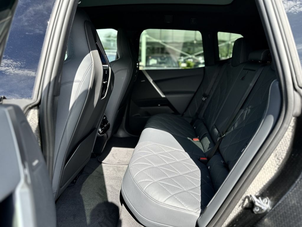 BMW iX 2025